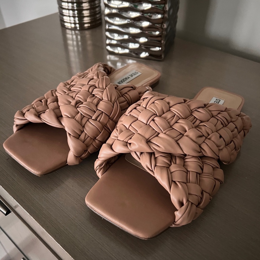 LIKE NEW Steve Madden sandals